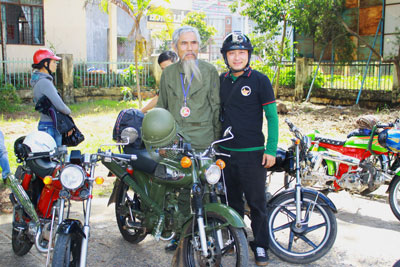 Thành viên 67 Khánh Hòa giao lưu cùng thành viên 67 Việt Nam cao tuổi nhất.