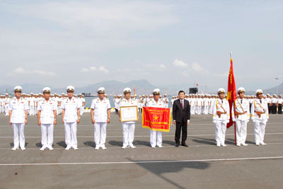 Chủ tịch nước Trương Tấn Sang trao danh hiệu  Anh hùng lực lượng vũ trang nhân dân cho Quân chủng Hải quân Việt Nam.