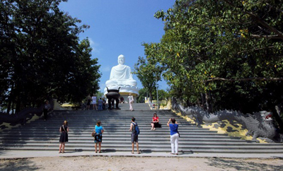 Chùa Long Sơn - điểm du lịch văn hóa tâm linh được nhiều người yêu thích.