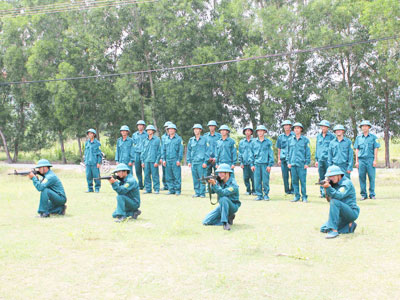 Lực lượng dân quân tự vệ Cam An Bắc huấn luyện nâng cao trình độ. 