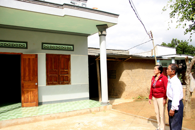 Nhà ở của nhiều hộ đồng bào dân tộc thiểu số tại Khánh Sơn đã khang trang hơn.