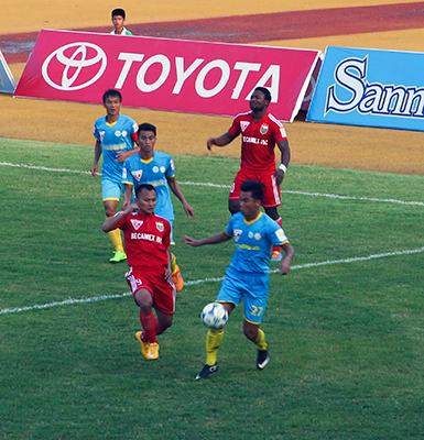 Sanna KH-BVN (áo xanh) đã dành trọn 6 điểm sau 2 lượt đấu với Becamex Bình Dương (áo đỏ) ở mùa bóng này.