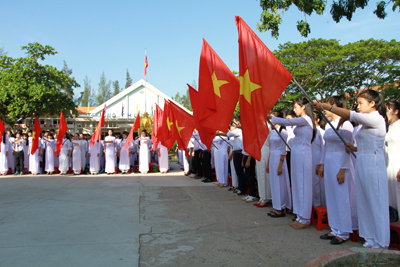 Các em học sinh trong nghi lễ chào cờ