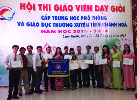 Trường THPT Ngô Gia Tự nhận giải nhì toàn đoàn Cuộc thi giáo viên dạy giỏi cấp THPT và giáo dục thường xuyên tỉnh Khánh Hòa
