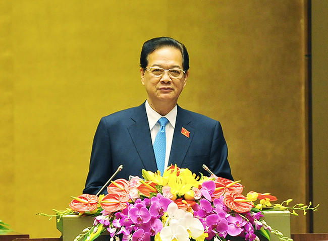 Thủ tướng Nguyễn Tấn Dũng trình bày Báo cáo công tác nhiệm kỳ 2011-2016 của Chính phủ, Thủ tướng Chính phủ. Ảnh: VGP/Nhật Bắc