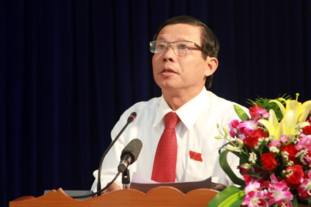 Ông Trần Ngọc Thanh báo cáo công tác tham gia xây dựng chính quyền.