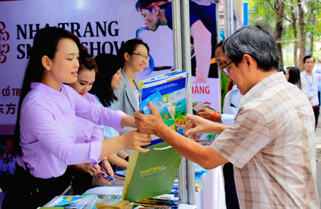 Gian hàng của doanh nghiệp Khánh Hòa tại Ngày hội du lịch TP. Hồ Chí Minh