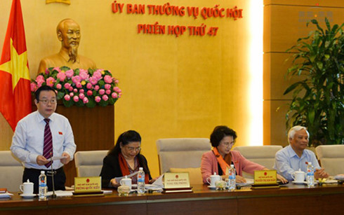 Phó Chủ tịch Quốc hội Phùng Quốc Hiển phát biểu tại phiên họp (Ảnh: quochoi.vn)