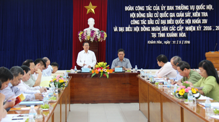 Đại tướng Đỗ Bá Tỵ phát biểu tại buổi kiểm tra công tác bầu cử tại Khánh Hòa