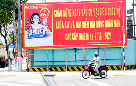 Một pa nô tuyên truyền bầu cử trên đường Nguyễn Thiện Thuật