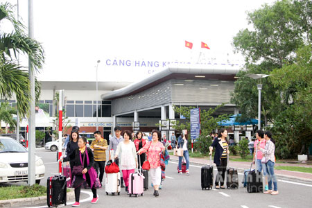 Khách du lịch Trung Quốc ở Cảng hàng không quốc tế Cam Ranh