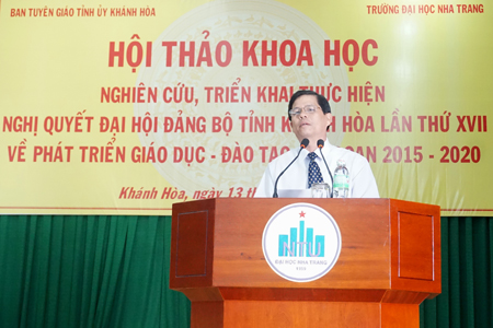 Ông Nguyễn Tấn Tuân phát biểu tại hội thảo.