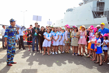  Các đoàn tham quan Cảng quốc tế Cam Ranh