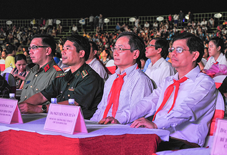 Lãnh đạo tỉnh Khánh Hòa đến dự lễ bế mạc Festival