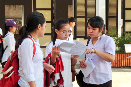 Các thí sinh thi tại Trường Đại học Khánh Hòa. 