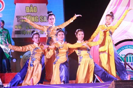 Đoàn NTQC Ninh Hòa với những bài ca, điệu múa đậm chất trữ tình