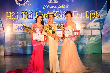 Các thí sinh đạt giải trong Hội thi Hoa khôi Du lịch Trường Đại học Khánh Hòa năm 2016.