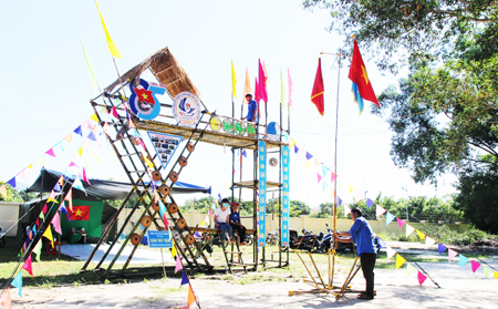 Dựng trại tham gia hội trại “Tuổi trẻ sáng tạo” huyện Cam Lâm lần thứ VI