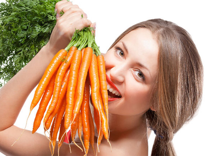 Ăn cà rốt sống tốt cho sức khỏe răng ẢNH: SHUTTERSTOCK