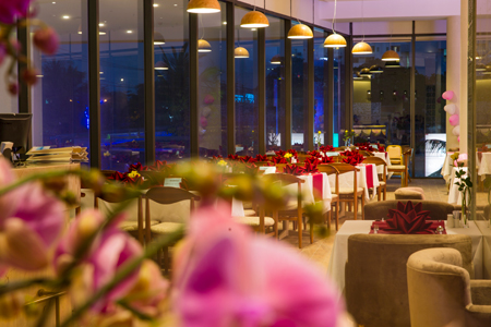 Không gian sang trọng, lãng mạn của nhà hàng Vela, tầng 2 Khách sạn StarCity Nha Trang.