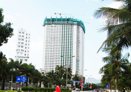 Tổ hợp khách sạn căn hộ cao cấp Mường Thanh Khánh Hòa xây vượt tầng so với quy định