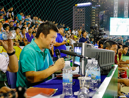 Sự có mặt của bình luận viên nổi tiếng Quang Huy trong các trận khai mạc và chung kết cũng mang đến hiệu ứng đặc biệt