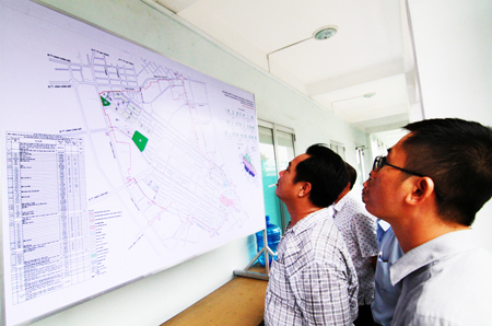 Người dân xem đồ án quy hoạch tại UBND TP. Nha Trang