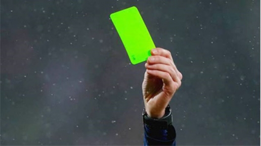 Thẻ xanh đầu tiên của bóng đá thế giới xuất hiện tại Serie B. Ảnh: Internet.