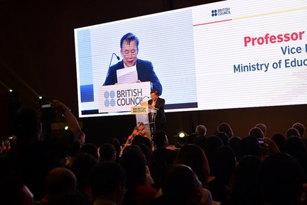 Thứ trưởng Bộ GD&ĐT Bùi Văn Ga phát biểu tại hội nghị quốc tế về khảo thí ngoại ngữ New Directions tại Việt Nam.