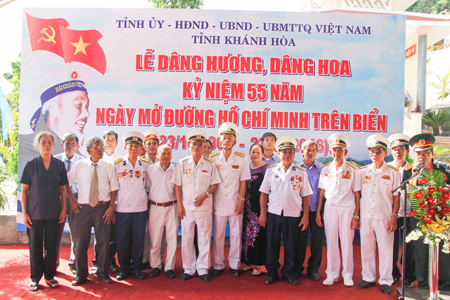Những người lính tàu không số gặp gỡ nhau trong lễ kỷ niệm 55 năm n.gày mở đường Hồ Chí Minh trên biển