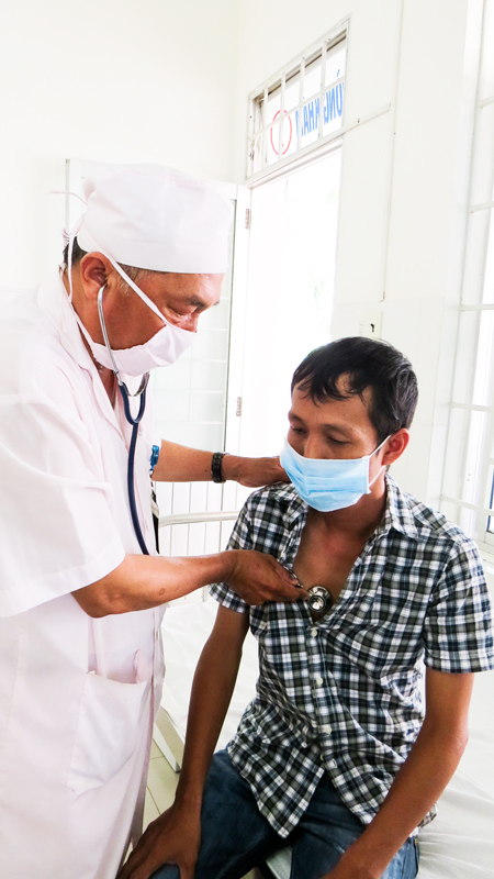 Kiểm tra sức khỏe cho bệnh nhân ở Bệnh viện Lao và bệnh phổi tỉnh
