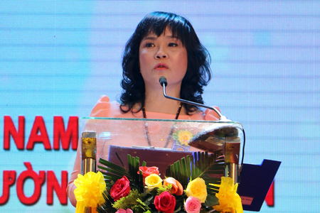 Cô Bùi Thị Thu Hà – Hiệu trưởng nhà trường phát biểu khai mạc