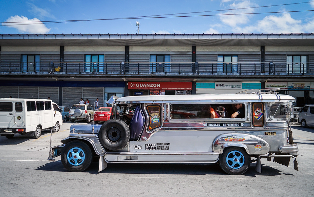  Giá đi Jeepney khá rẻ, chỉ khoảng...200 VNĐ/km.