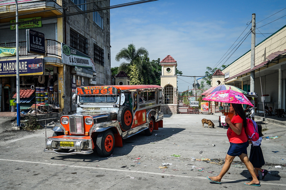  Một chiếc Jeepney điển hình với phần đầu 