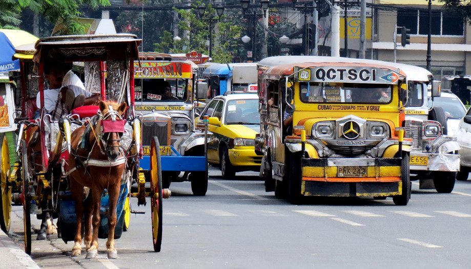  Mỗi chủ xe Jeepney đều cố gắng trang trí cho 