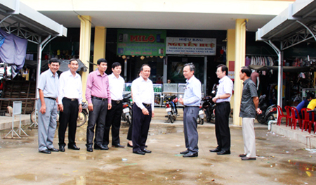 Đoàn công tác của Bộ Công Thương kiểm tra thực tế hoạt động của chợ Ninh Quang