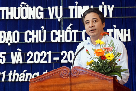 Ông Nguyễn Khắc Toàn - Ủy viên Dự khuyết Trung ương Đảng, Ủy viên Ban Thường vụ Tỉnh ủy, Trưởng Ban Tổ chức Tỉnh ủy báo cáo Đề án quy hoạch. 
