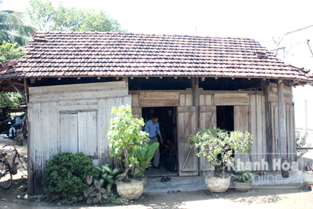 Căn nhà tạm, dột nát của gia đình ông Nguyễn Bá Thành Đạt