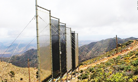 Các tấm lưới lọc nước từ sương mù được lắp đặt ở Morocco
