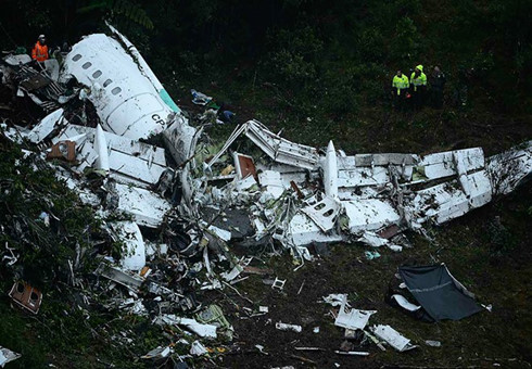 Hiện trường vụ tai nạn máy bay khiến 19 cầu thủ và HLV trưởng của Chapecoense thiệt mạng. (Ảnh: Getty)