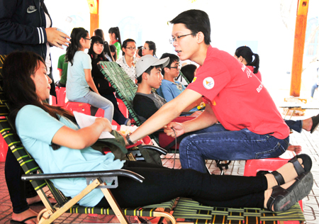 Các câu lạc bộ Trường Đại học Nha Trang tổ chức hiến máu tình nguyện