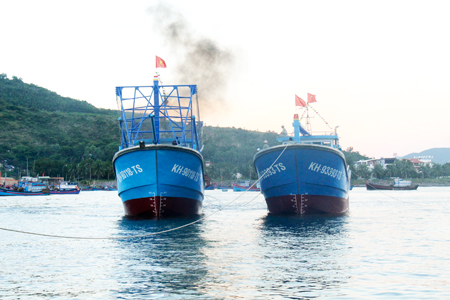 2 tàu cá của ngư dân Phan Quang và Dương Cao Hoan neo tại vùng nước cạnh cảng Hòn Rớ