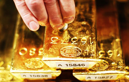  Hiện giá vàng SJC tiếp tục duy trì khoảng cách cao hơn giá vàng thế giới 5 triệu đồng/lượng