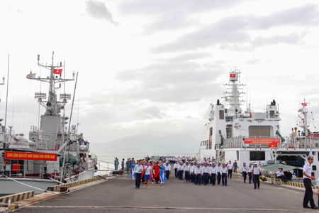 Quân cảng Cam Ranh nhộn nhịp trong ngày tiễn tàu