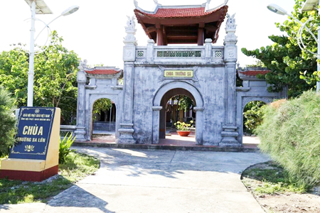 Cổng chùa đảo Trường Sa
