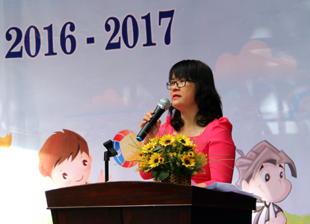 Cô Bùi Thị Thu Hà – Hiệu trưởng nhà trường phát biểu khai mạc hội thi.