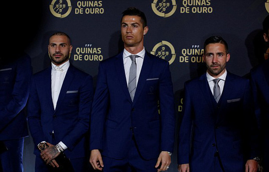 Ronaldo được tôn vình cùng Ricardo Quaresma và Joao Moutinho.