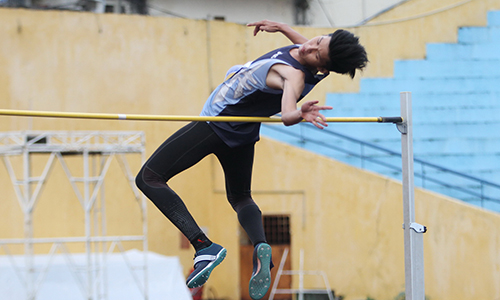 Cao Võ Ngọc Long giành HC vàng nội dung nhảy cao với thành tích 2 mét. Ảnh: Nguyên Phương.