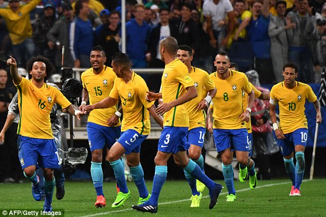 Brazil cùng với chủ nhà Nga là 2 đội bóng đầu tiên góp mặt tại VCK World Cup 2018.