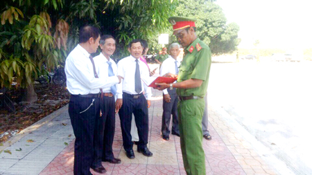 Lãnh đạo Hội Cựu chiến binh huyện Cam Lâm trao đổi công tác với Công an huyện